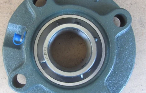 Подшипники, манжеты к автотракторной технике UCFC209