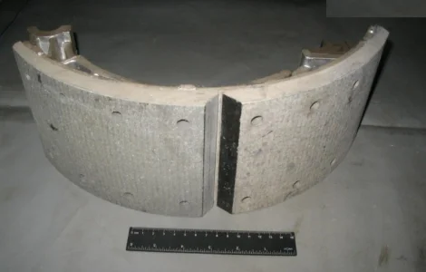 Колодка заднего тормоза а сборе 130-3502090-Б4 автомобиля ЗИЛ-133 ГЯ