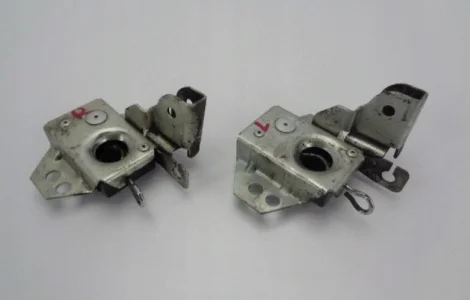 504274175 Замок капота Iveco Stralis