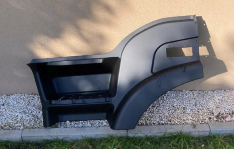 504104892 Крыло верхнее с подножкой левое Iveco Stralis