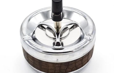 Пепельница, что крутится, самоочищающаяся, средняя, кожаная 6-1162