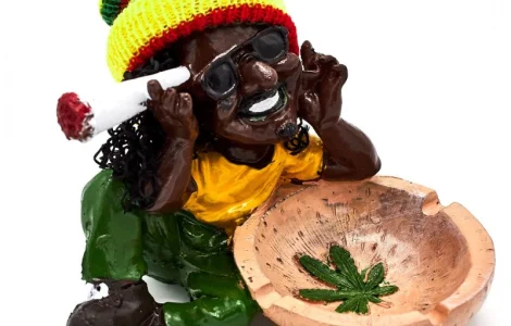 Пепельница керамическая Растаман 6-1481