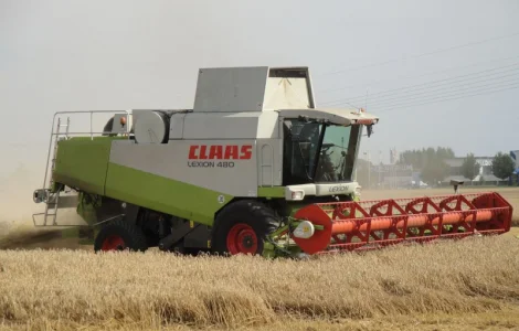 Уборка урожая зерна комбайном Винница