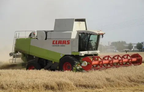 Уборка урожая зерна комбайном Винница