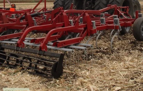 Требуется трактор с культиватором или глубокорыхлителем для обработки 2000 га