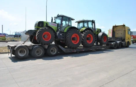 Услуги трала по Украине: перевозка комбайнов и тракторов