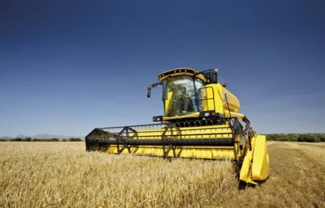 Уборка урожаю комбайнами в Миколаєві