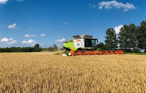 Потрібна сільгосптехніка: комбайн, трактор, сівалка та інші