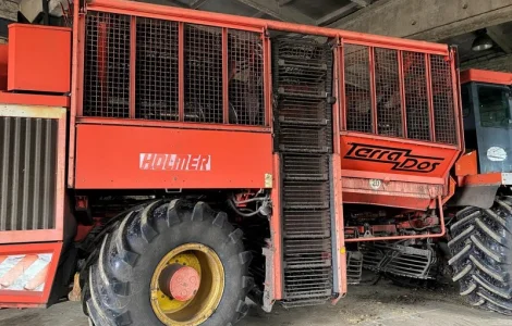 Пропонуємо послуги збору урожаю бурякозбиральними комбайнами Holmer