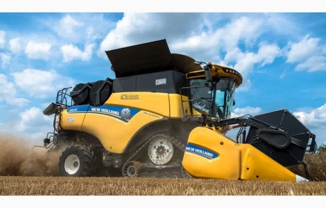 Збирання врожаю комбайнами в Кропивницькому