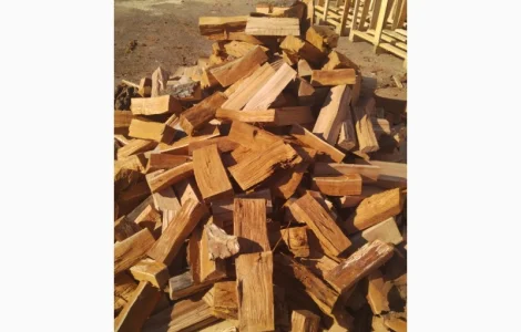 Колоті дрова дуба