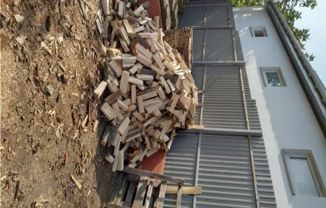 Колоті дрова граба