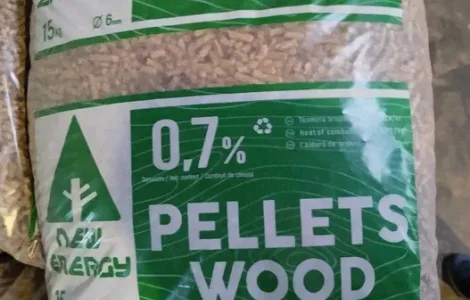 Продаємо деревні пелети сосна