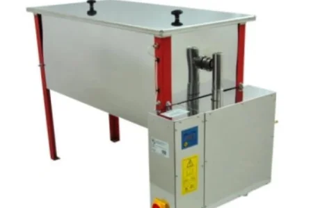 Воскотопка і стіл для розпечатування