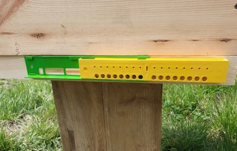 Льоткова приставка «Bee Healthy» для удобного внесения препаратов