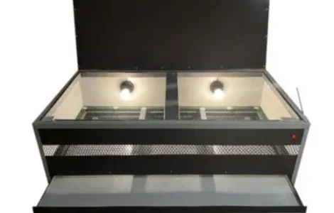 Універсальний брудер для пташенят