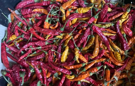 Перець гіркий, сухий, гострий в стрючках