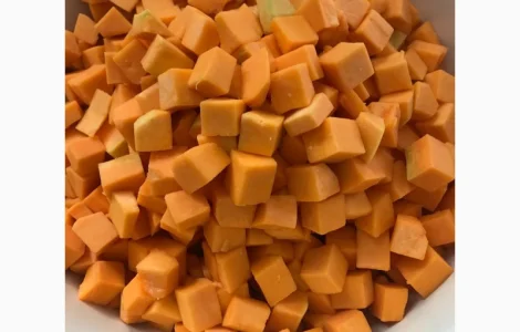 Гарбуз очищений та порізаний на кубик 20х20х20 мм