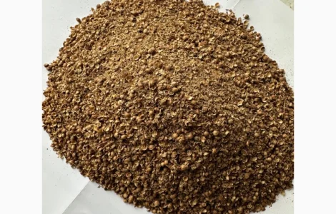 Продам половинки коріандру (шрот)