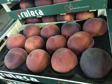Продаємо персики