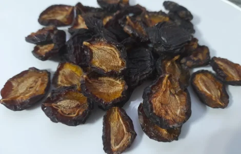 Слива сушена