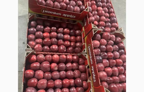 Продаються яблука сортів Джеромін, Голден, Фуджі