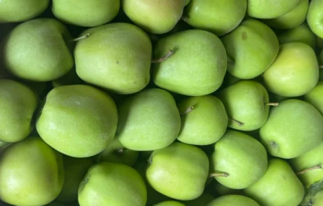 Пропонуються яблука сорту «Голден»