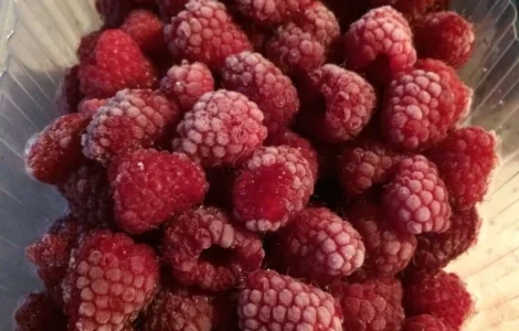 Продам малину заморожену