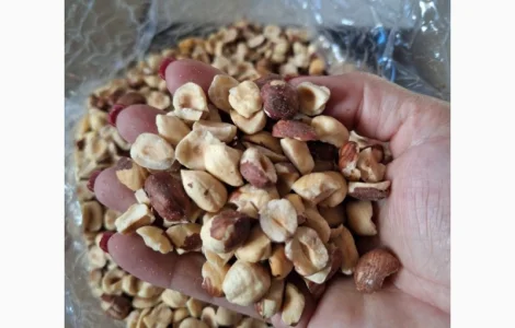 Продам половинки орехов фундука сорт Тонда Ді Джиффані. Упакован в вакуумный пакет 5кг