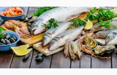 Закуповує свіжоморожену морську рибу в асортименті:скумбрію оселедець