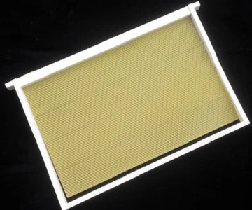 Рамка ДАДАН с вощиной