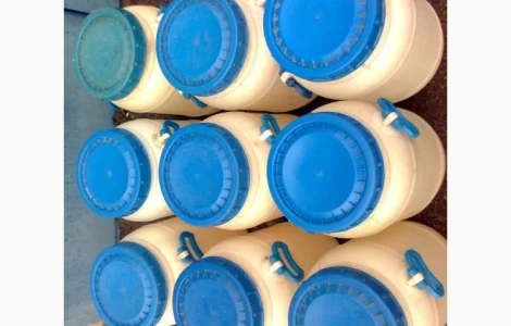 Пропонується пластиковий бідон (фляга) на 30 л для харчових рідин