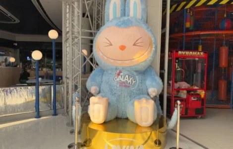 Лабубу надувной 5 м для создания образа компании увеличения продаж