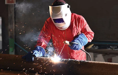 Зварювальник та фрезирувальник