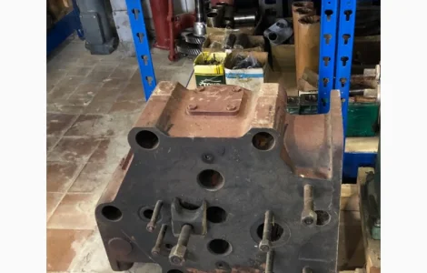 Головка циліндрів двигуна NVD 48 AU 10001