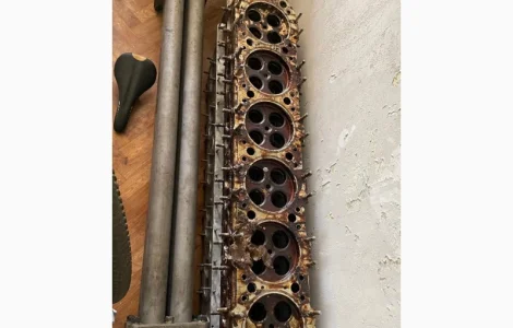 Головка блоку циліндрів Д6