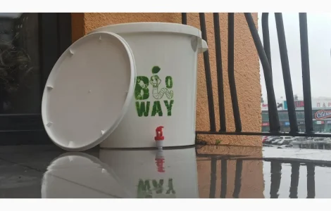 Компостер для каліфорнійських черв'яків старателів для компосту