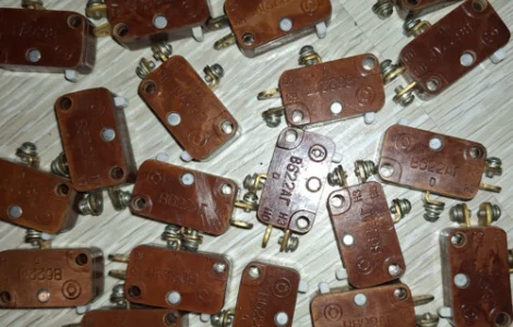 Мікроперемикач В622АГ