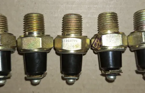 Датчик аварийного давления масла ММ111А