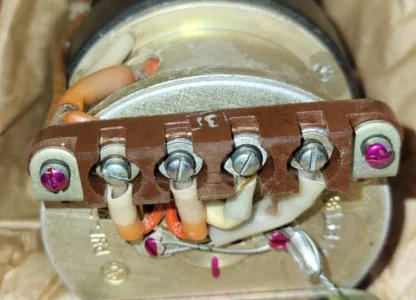 Вугільний регулятор напруги РУГ-3М