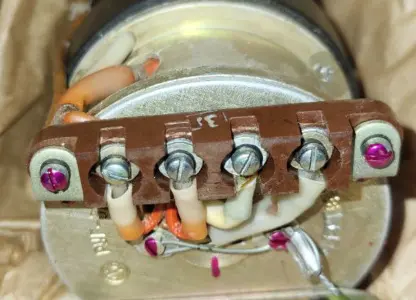 Угольный регулятор напряжения РУГ-3М