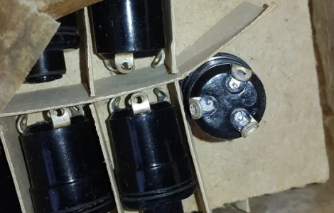 Кнопка замикаюча 204К