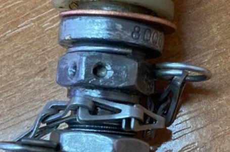 Клапан зарядний 800600-1