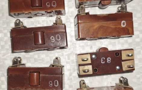 Д711 мікровимикач