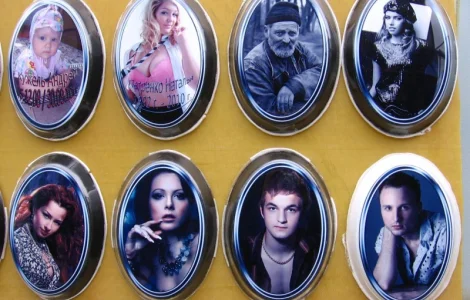 Устройство для изготовления фото-овалов на памятники