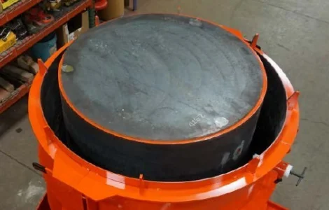 Устаткування для формування бетонних стояків люків