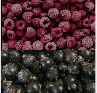 Заморожені ягоди малини та смородини