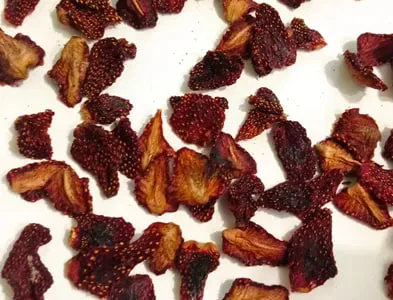 Сушена клубніка слайсами без цукру