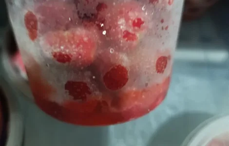 Заморожена ожина, полуниця, слива 2025