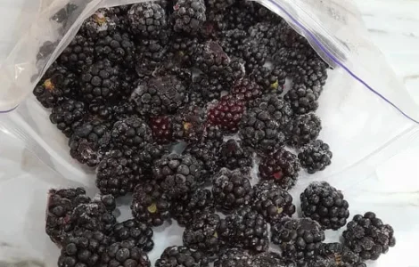 Заморожені ягоди: чорна смородина, червона смородина, ожина